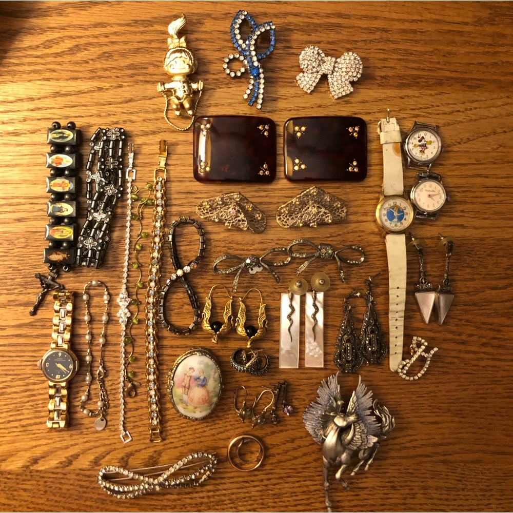 lot of vintage jewelry